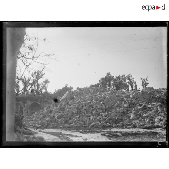 Coucy-le-Château (Aisne). Les ruines du château. [légende d'origine]