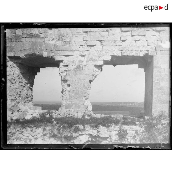 Coucy-le-Château (Aisne). Les ruines du château. [légende d'origine]