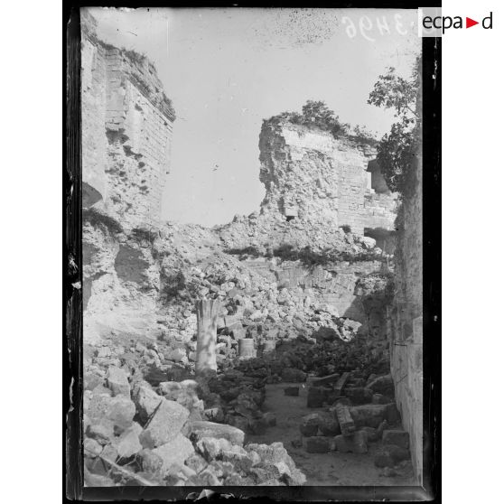 Coucy-le-Château (Aisne). Les ruines du château. [légende d'origine]