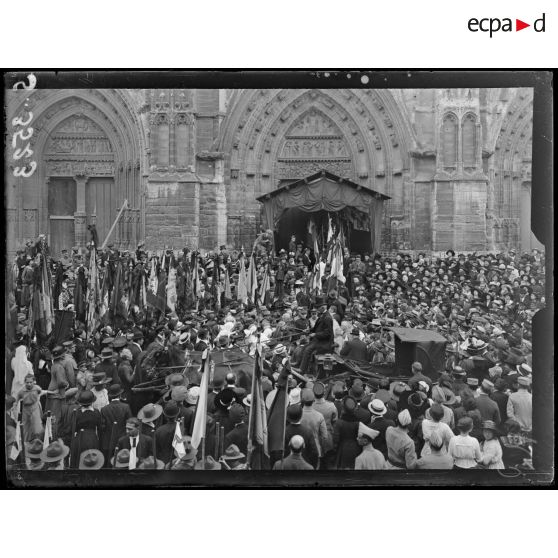 Meaux (Seine-et-Marne). Commémoration de la victoire de la Marne. Arrivée du général Maunoury. [légende d'origine]