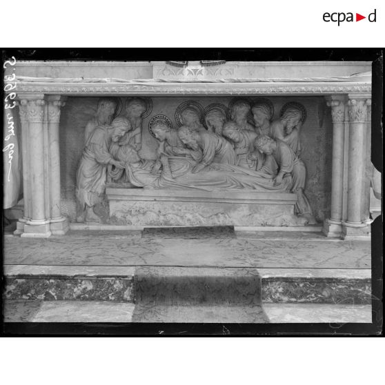 [Braine (Aisne). Eglise Saint-Yved. Bas-relief de l'autel.]