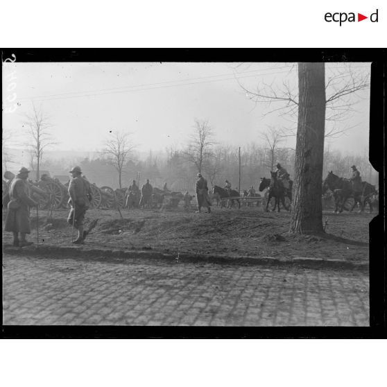 Soissons. Un cantonnement d'artillerie. Le parc. [légende d'origine]