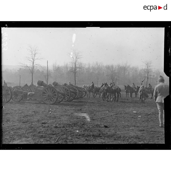 Soissons. Un cantonnement d'artillerie. Le parc. [légende d'origine]