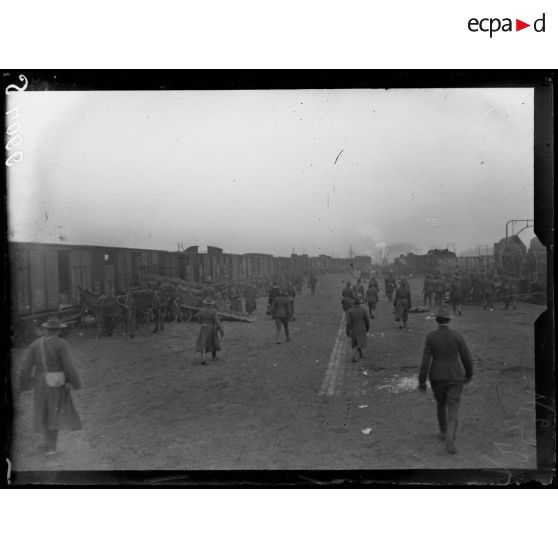 Mercin (Aisne). Arrivée d'un contingent américain. Le débarquement des chevaux. [légende d'origine]