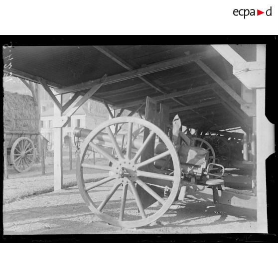 Serches (Aisne). Centre de l'A.T.A. Canons allemands servant aux démonstrations. [légende d'origine]