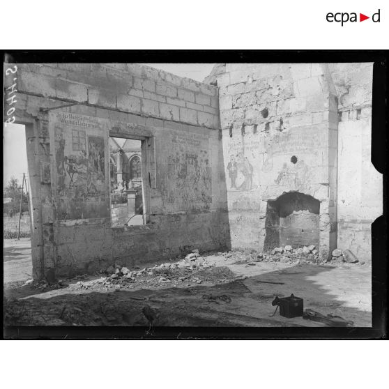 Camelin (Aisne). Décoration intérieure d'une maison ayant servi de cercle à des officiers allemands. [légende d'origine]