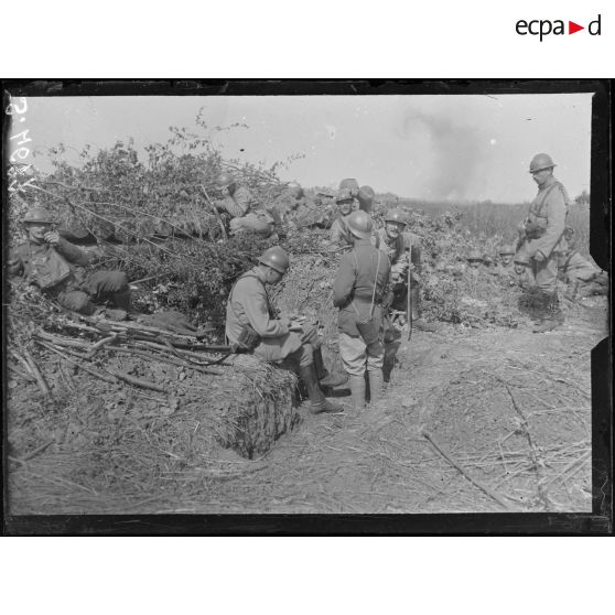 Près de Château-Thierry (Aisne). Prise de la cote 204. PC du 1er bataillon du 125ème d'infanterie. Dans le bois de la Marette. [légende d'origine]