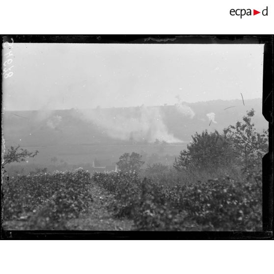 Près de Château-Thierry (Aisne). Le tir de barrage allemand pendant l'attaque de la cote 204. [légende d'origine]