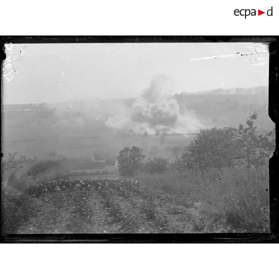 Près de Château-Thierry (Aisne). Le tir de barrage allemand pendant l'attaque de la cote 204. [légende d'origine]