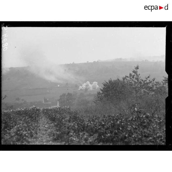 Près de Château-Thierry (Aisne). Le tir de barrage allemand pendant l'attaque de la cote 204. [légende d'origine]