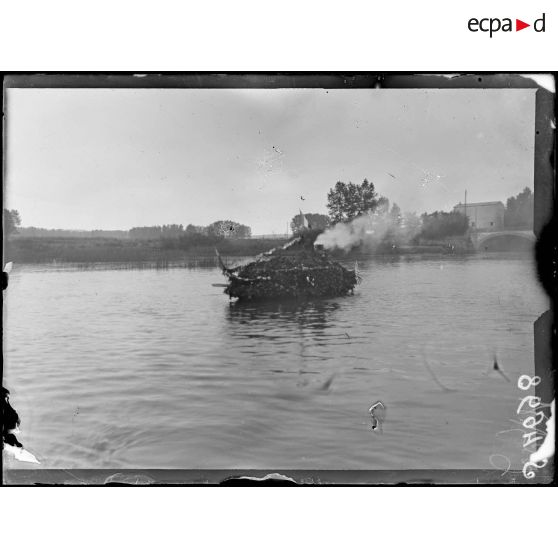 Germigny-l'Evêque (Seine-et-Marne). Le 14 juillet 1918. Concours de barques fleuries. [légende d'origine]