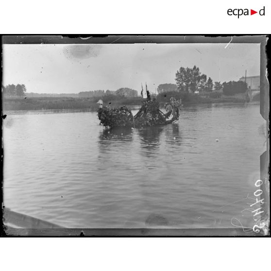 Germigny-l'Evêque (Seine-et-Marne). Le 14 juillet 1918. Concours de barques fleuries. [légende d'origine]