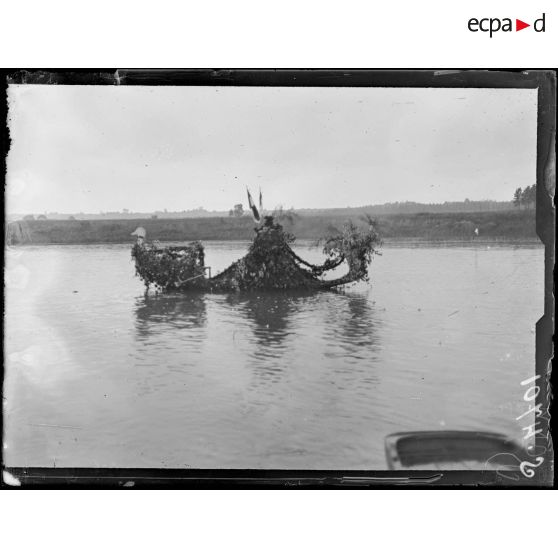 Germigny-l'Evêque (Seine-et-Marne). Le 14 juillet 1918.Concours de barques fleuries. [légende d'origine]
