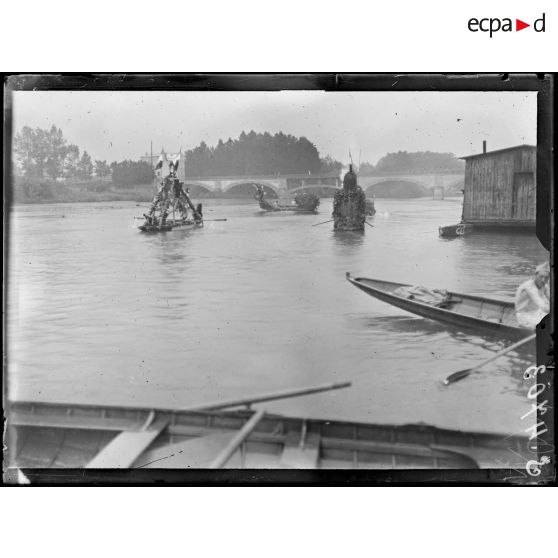 Germigny-l'Evêque (Seine-et-Marne). Le 14 juillet 1918. Concours de barques fleuries. [légende d'origine]