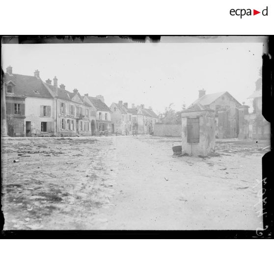 Marigny-en-Orxois (Aisne). La grande place. [légende d'origine]