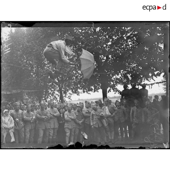 Germigny-l'Evêque (Seine-et-Marne). Le 14 juillet. Un équilibriste. [légende d'origine]