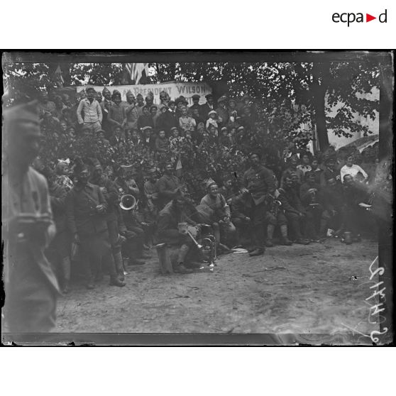 Germigny-l'Evêque (Seine-et-Marne). Le 14 juillet. Les musiciens. [légende d'origine]