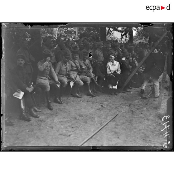 Germigny-l'Evêque (Seine-et-Marne). Le 14 juillet. Pendant la fête, les spectateurs. [légende d'origine]