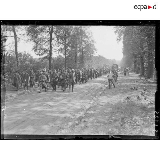 Villers-Cotterêts (Aisne). Le premier convoi de prisonniers. [légende d'origine]