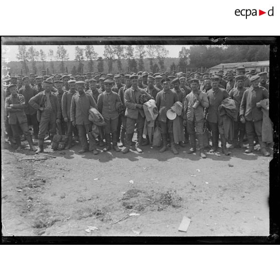 Germigny-l'Evêque (Seine-et-Marne). Les premiers prisonniers. [légende d'origine]