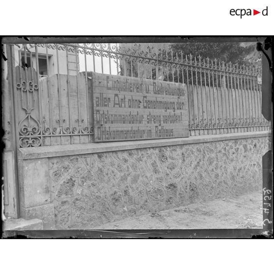 Neuilly-Saint-Front (Aisne). Inscription allemande. [légende d'origine]