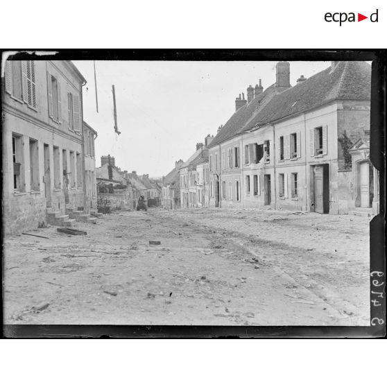 Neuilly-Saint-Front (Aisne). La rue. [légende d'origine]