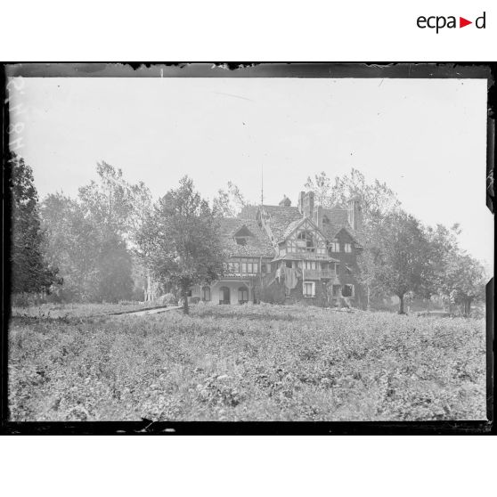 Essômes-sur-Marne (Aisne). Une villa. [légende d'origine]