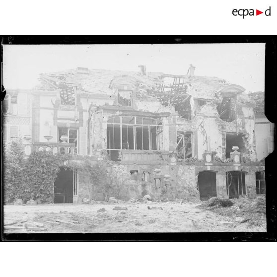 Essômes-sur-Marne (Aisne). Une maison bombardée. [légende d'origine]