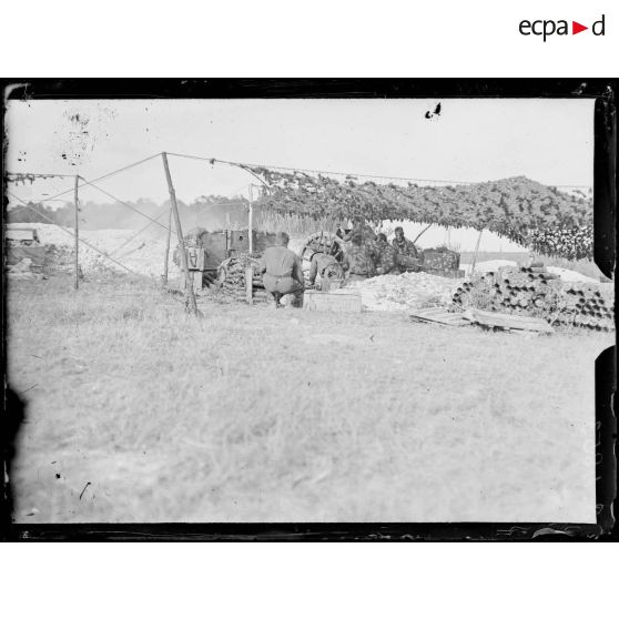 Chéry-Chartreuve (Aisne). Batterie américaine de 75 en position. [légende d'origine]