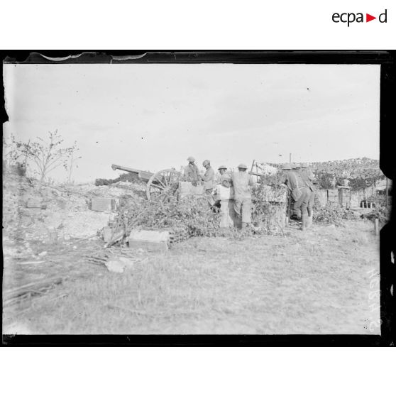 Chéry-Chartreuve (Aisne). Batterie américaine de 75 en position. [légende d'origine]