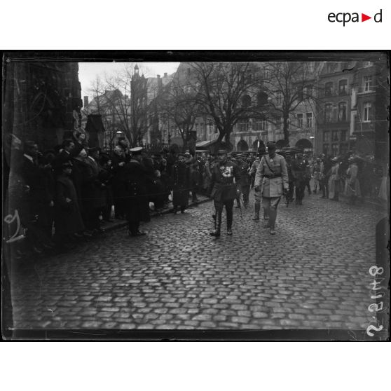 Aix-la-Chapelle, Allemagne. Entrée des troupes françaises. Arrivée du général Degoutte. [légende d'origine]