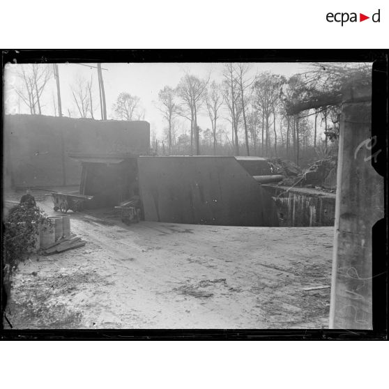 Moere, Belgique. Pièce de 380 ayant tiré sur Dunkerque. [légende d'origine]