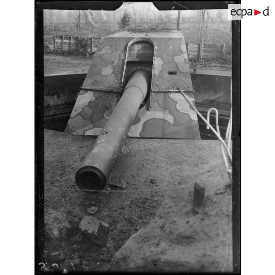 Moere, Belgique. Pièce de 380 ayant tiré sur Dunkerque. Vue de la plateforme. [légende d'origine]