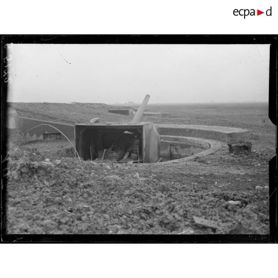 Ostende, Belgique. Batterie Tirpiz. Une pièce, vue de derrière. [légende d'origine]