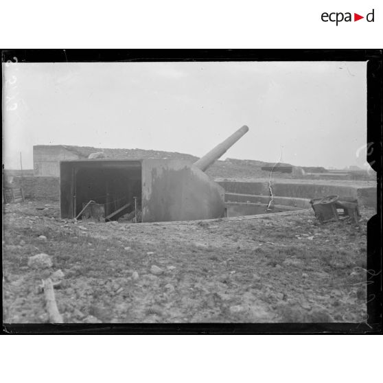 Ostende, Belgique. Batterie Tirpiz. Une pièce, vue de profil. [légende d'origine]