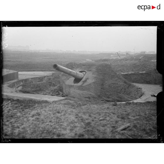 Ostende, Belgique. Batterie Tirpiz. Une pièce, vue de face. [légende d'origine]