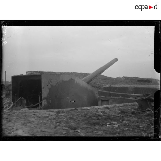 Ostende, Belgique. Batterie Tirpiz. Une pièce, vue de profil. [légende d'origine]