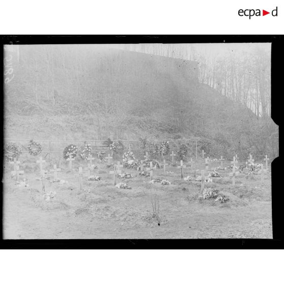 Bruxelles. Le cimetière des condamnés fusillés par les allemands. [légende d'origine]