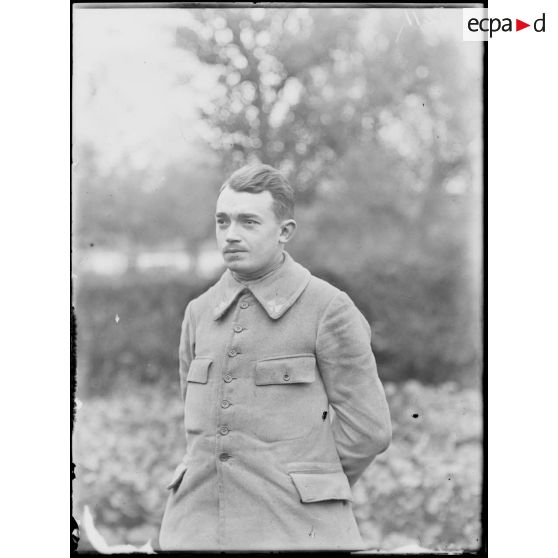Zeebruges, Belgique. Un sous-officier informateur de la VIe armée (portrait). [légende d'origine]