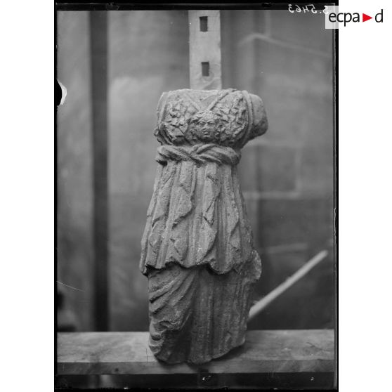 Saint Roch. Statues, dessins, peintures. [légende d'origine]