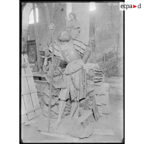 Dépôt de Dijon. Dortoir des Bénédictins. Peinture, tableaux et statues. [légende d'origine]