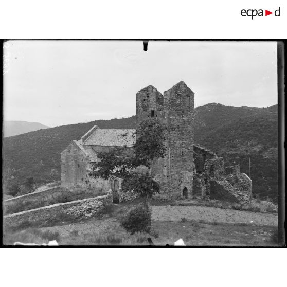 Pyrénées Orientales. Serrabone. L'église. [légende d'origine]
