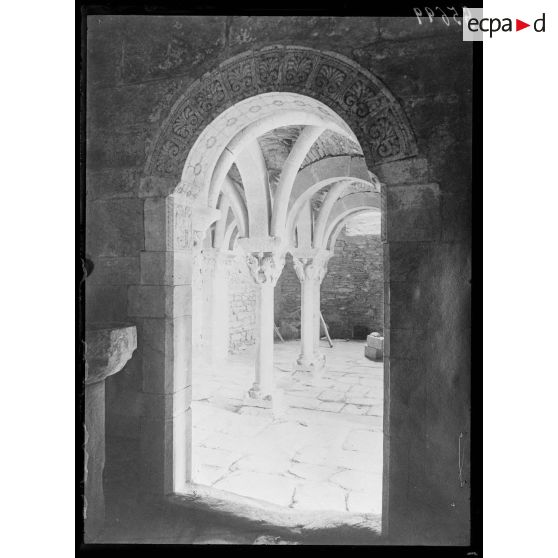 Pyrénées Orientales. Serrabone. L'église. [légende d'origine]