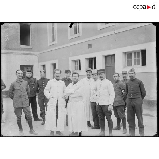 La Tour Maubourg. Groupe des docteurs. [légende d'origine]