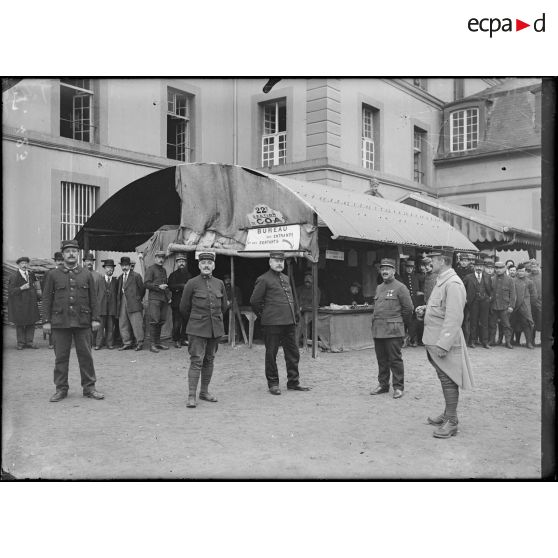 La Tour Maubourg. Le bureau des entrées et des sorties. [légende d'origine]