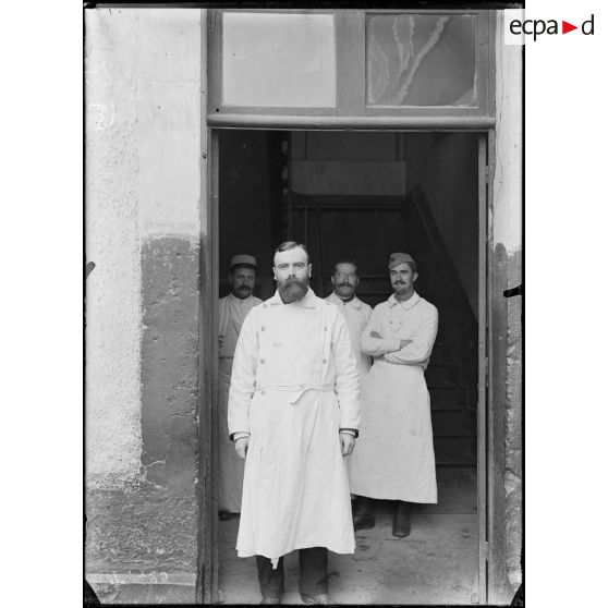 La Tour Maubourg. Le Docteur de Saint Genois. [légende d'origine]