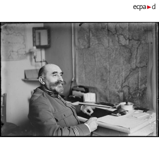 La Tour Maubourg. Le Docteur [Illisible] Berger, Chef de Service de la 1ere Circonscription du Noyau Central du G.R.P. [légende d'origine]