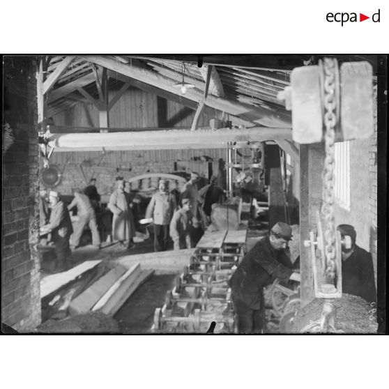 Dombasle (Meuse). Une scierie mécanique militaire. [légende d'origine]
