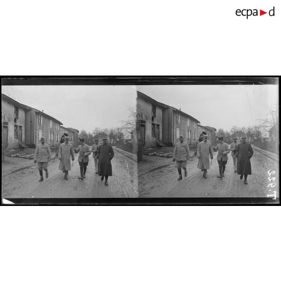 (Le Chemin). (Marne). Le commandant Eveillard en tournée d'inspection. 27-1-16. [légende d'origine]