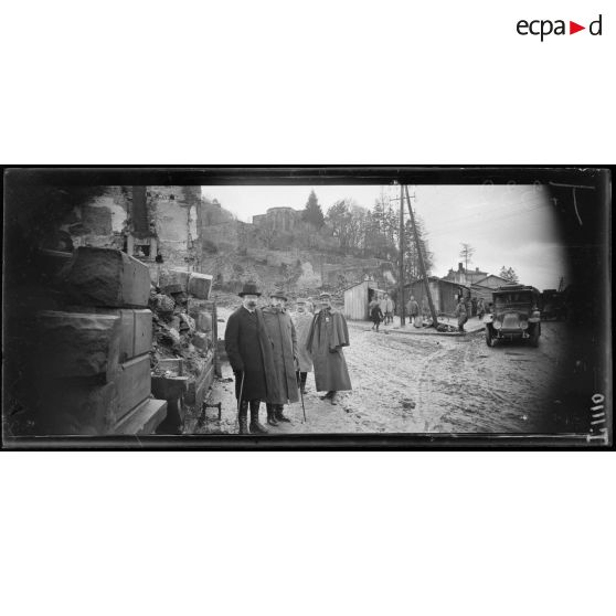 Clermont -en-Argonne. Voyage de Messieurs Barthou et Pichon. 19-2-16. [légende d'origine]